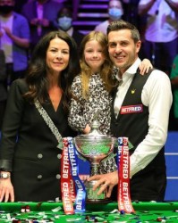 爱游戏体育-塞尔比夺冠80后已统治台坛 75三杰本赛季疲态尽显