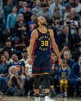 指着我啃老？库里首节连续助攻 次节单节13分 半场16分3板4助2断