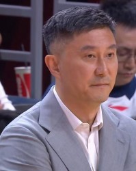 爱游戏体育-广东队更衣室内讧？杜锋疑似惨遭“架空”，狂逼朱芳雨换帅！