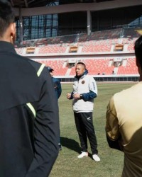 爱游戏体育-踢遍四级联赛！1米95高中锋加盟榆林，但遭停赛6场无缘足协杯首战